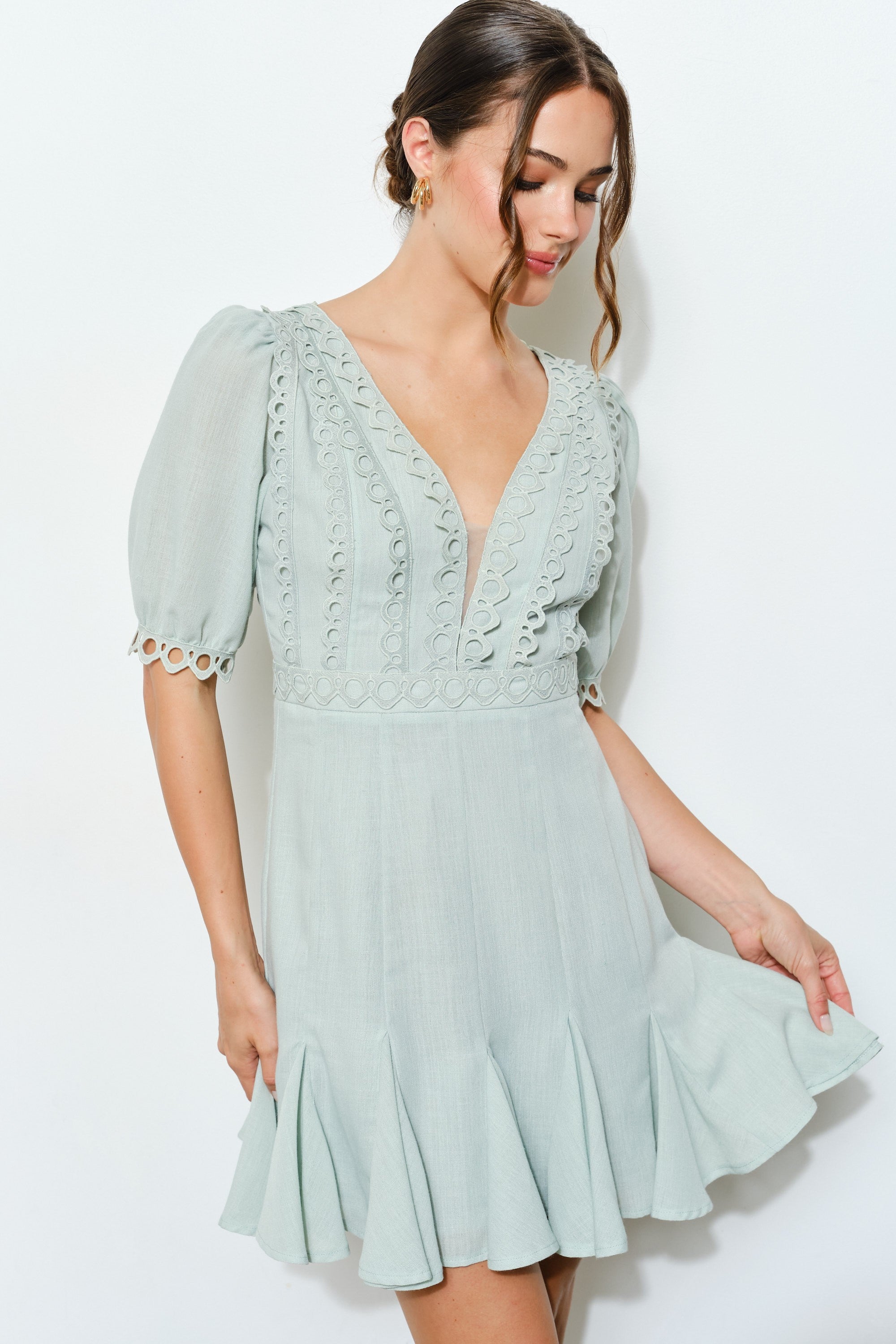 Linen Texture Lace Trim V-neck Pleated Mini Dress