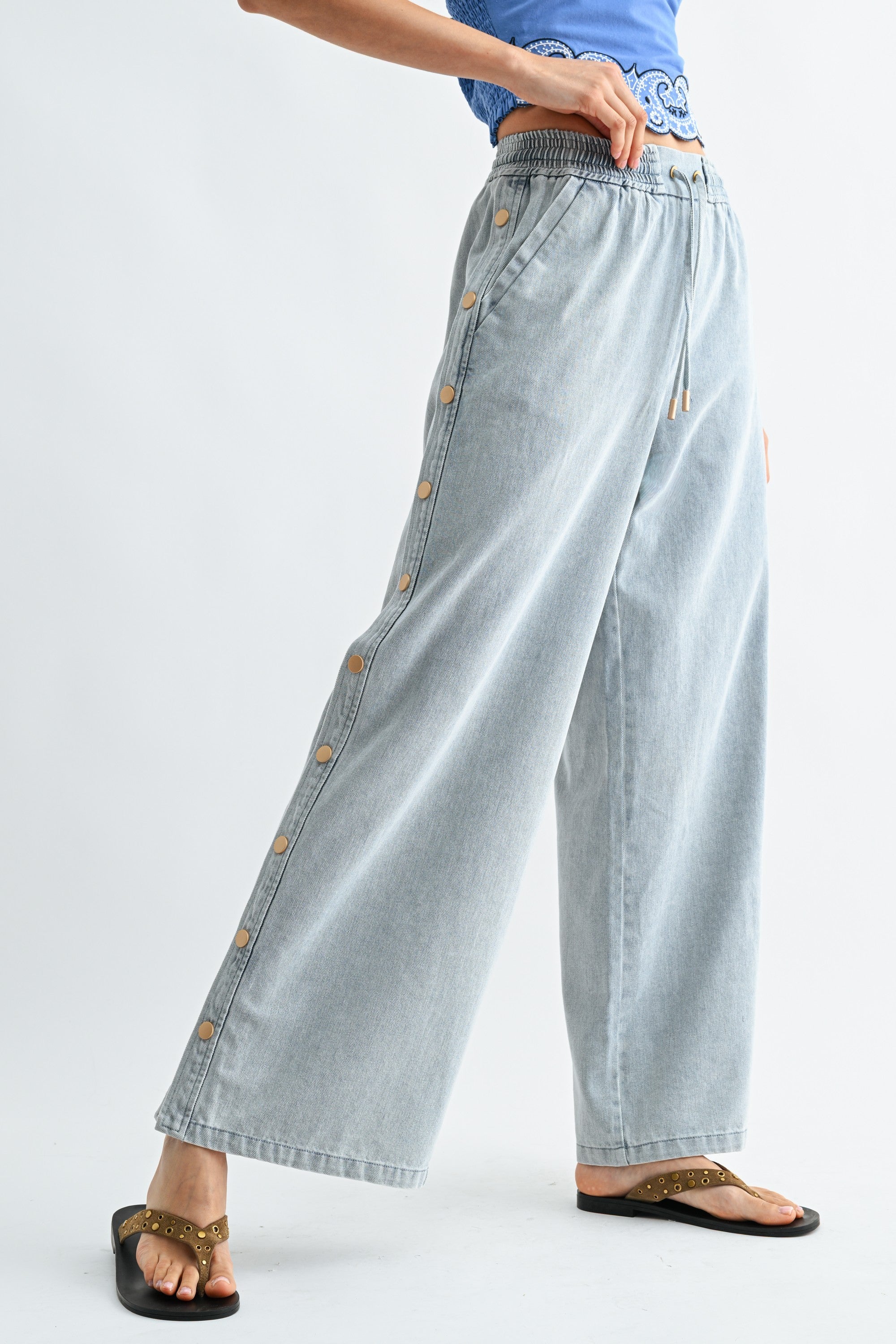Wide-leg Light Wash Denim Trousers Side Button